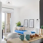 Emerald Wave - House On The With Pool