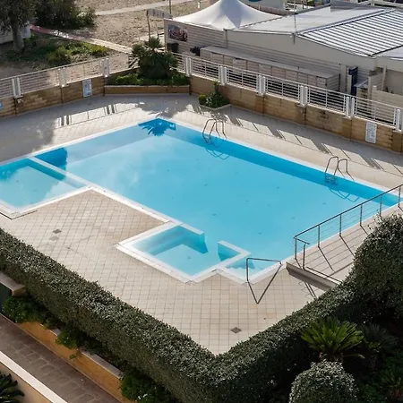 Emerald Wave - House On The With Pool Torre Grande