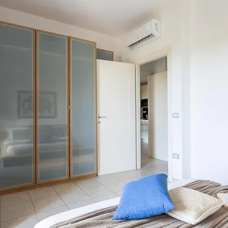 Emerald Wave - House On The With Pool *