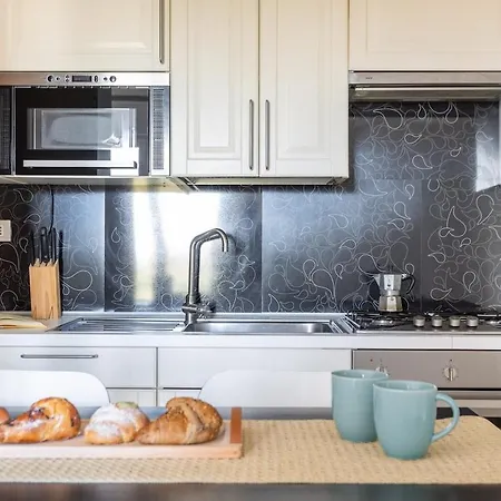 Emerald Wave - House On The With Pool *