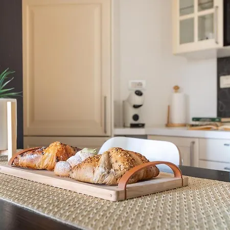 Emerald Wave - House On The With Pool * トッレ・グランデ