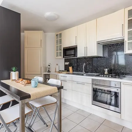 Emerald Wave - House On The With Pool