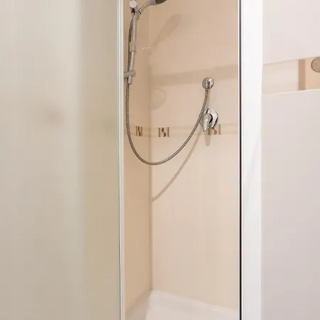 Emerald Wave - House On The With Pool